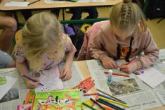 Přání ke Dni matek - společné tvoření 1.B a 9.B